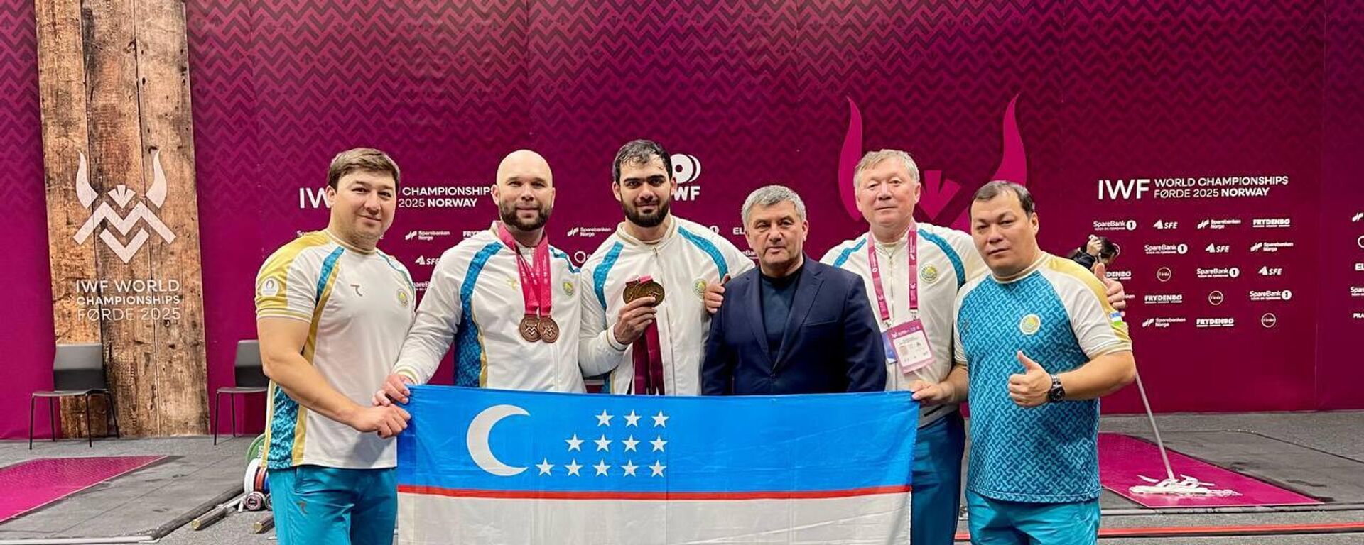 Tajeloatlet Akbar Djurayev ustanovil rekord na chempionate mira - Sputnik O‘zbekiston, 1920, 11.10.2025