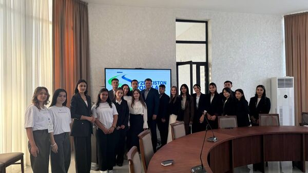 В Самарканде прошла встреча представителей Алтайского края и студентов СамГУ. - Sputnik Узбекистан