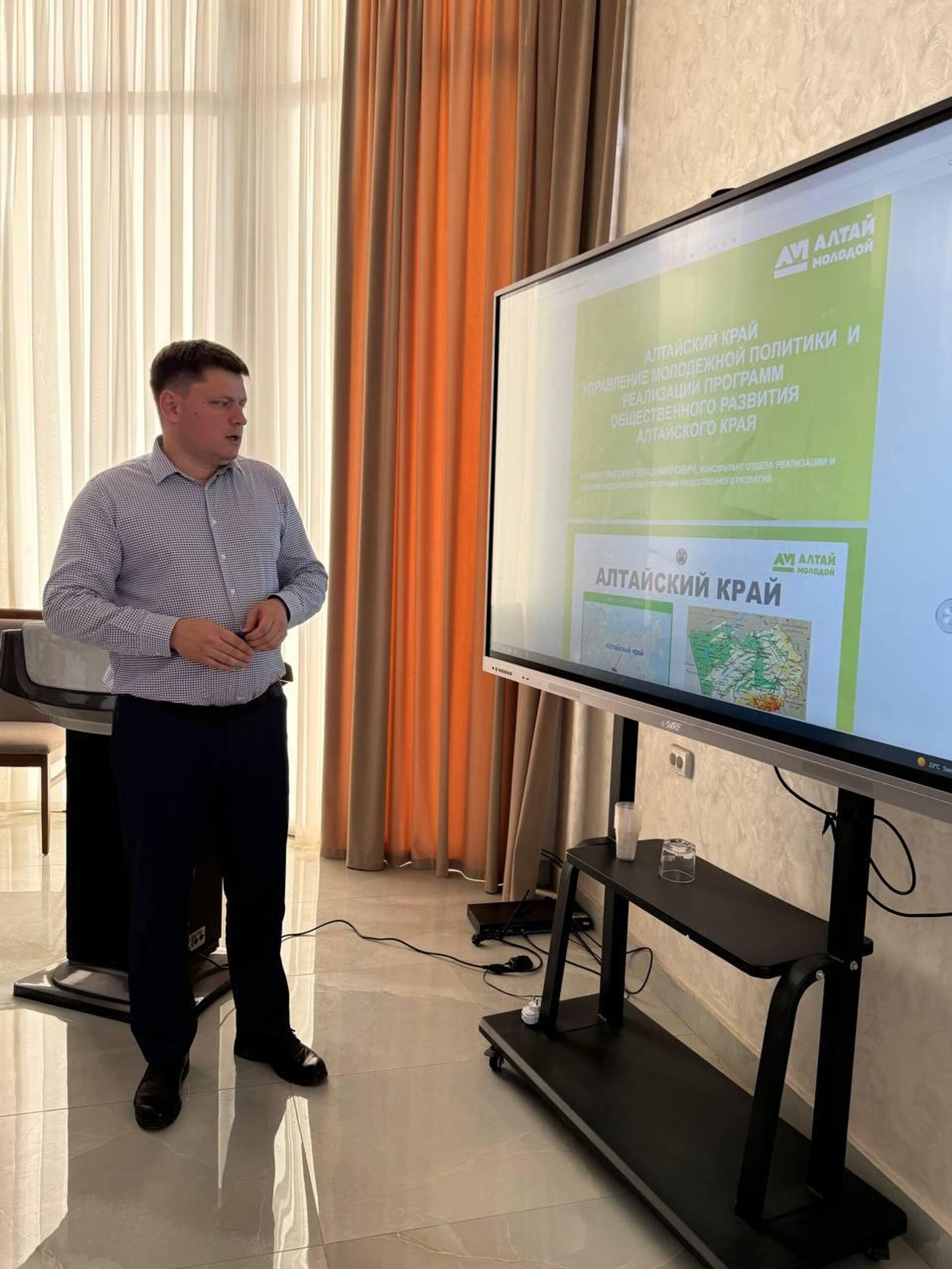 В Самарканде прошла встреча представителей Алтайского края и студентов СамГУ. - Sputnik Узбекистан, 1920, 11.10.2025