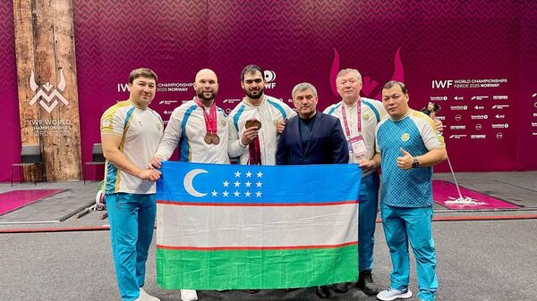 Узбекистанец Акбар Жураев стал трехкратным чемпионом мира - Sputnik Узбекистан