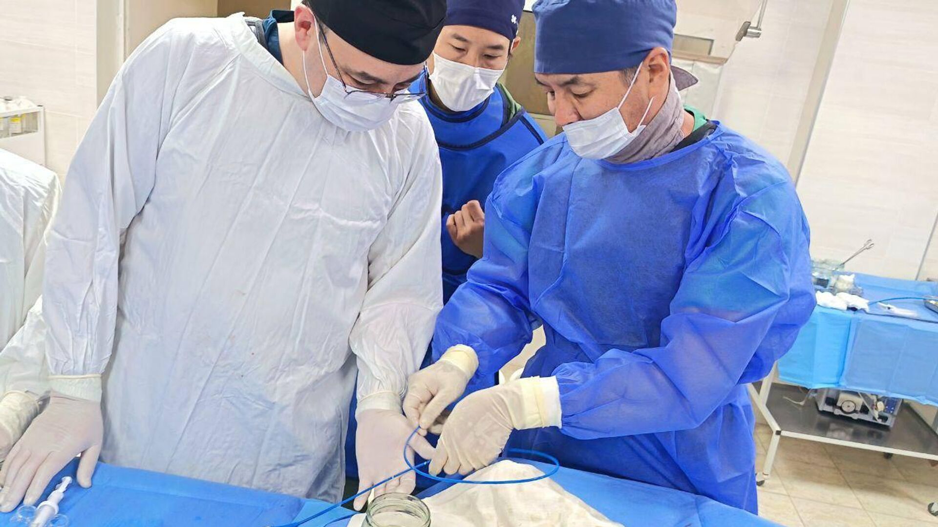Хирурги из Казахстана провели сложные операции в Узбекистане - Sputnik Ўзбекистон, 1920, 13.10.2025