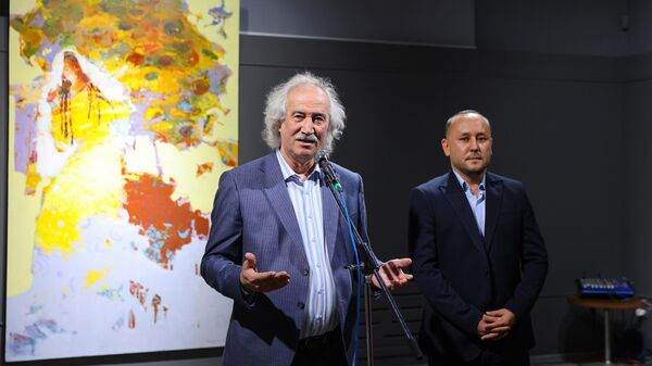 Выставка художника Алишера Хамдамова Чувства, живущие в цветах.

 - Sputnik Узбекистан