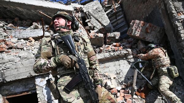 Боевая работа связистов группировки войск Центр в зоне СВО - Sputnik Узбекистан