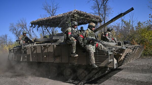 Боевое слаживание военнослужащих группировки войск Центр - Sputnik Ўзбекистон