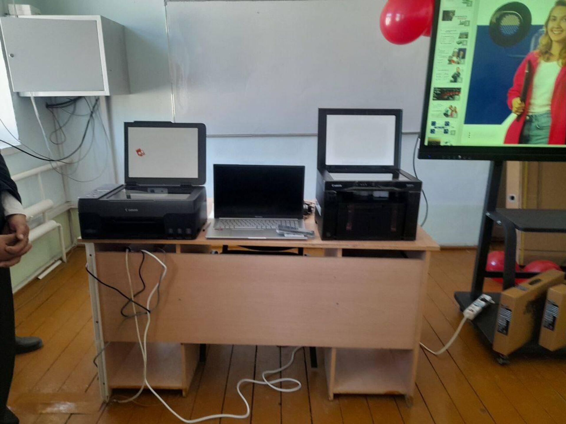 Школа № 65 Фаришского района Джизакской области получила современное оборудование от РЖД - Sputnik Узбекистан, 1920, 14.10.2025