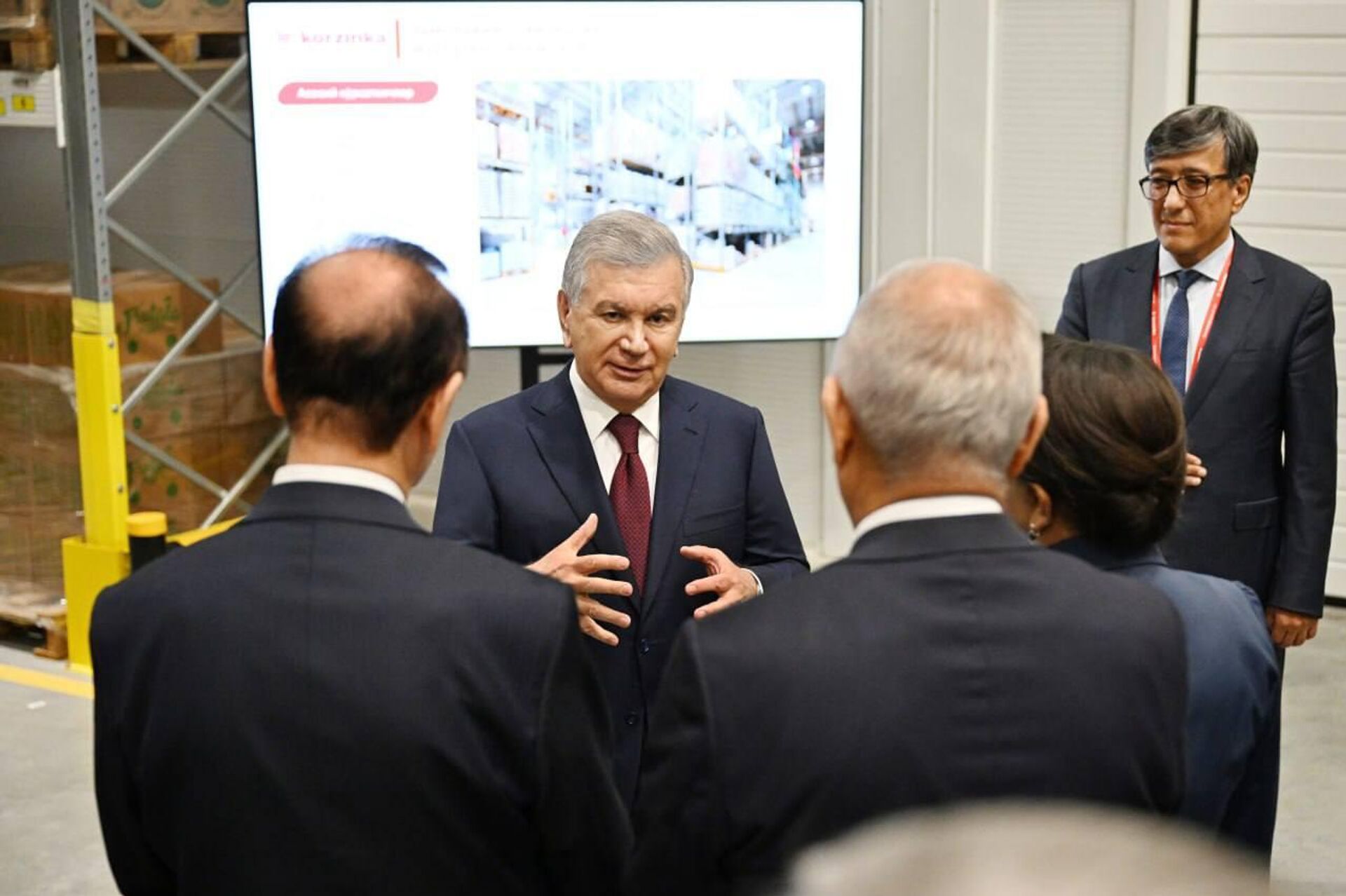 Шавкат Мирзиёев саноат зоналарини кўздан кечирди - Sputnik Ўзбекистон, 1920, 16.10.2025