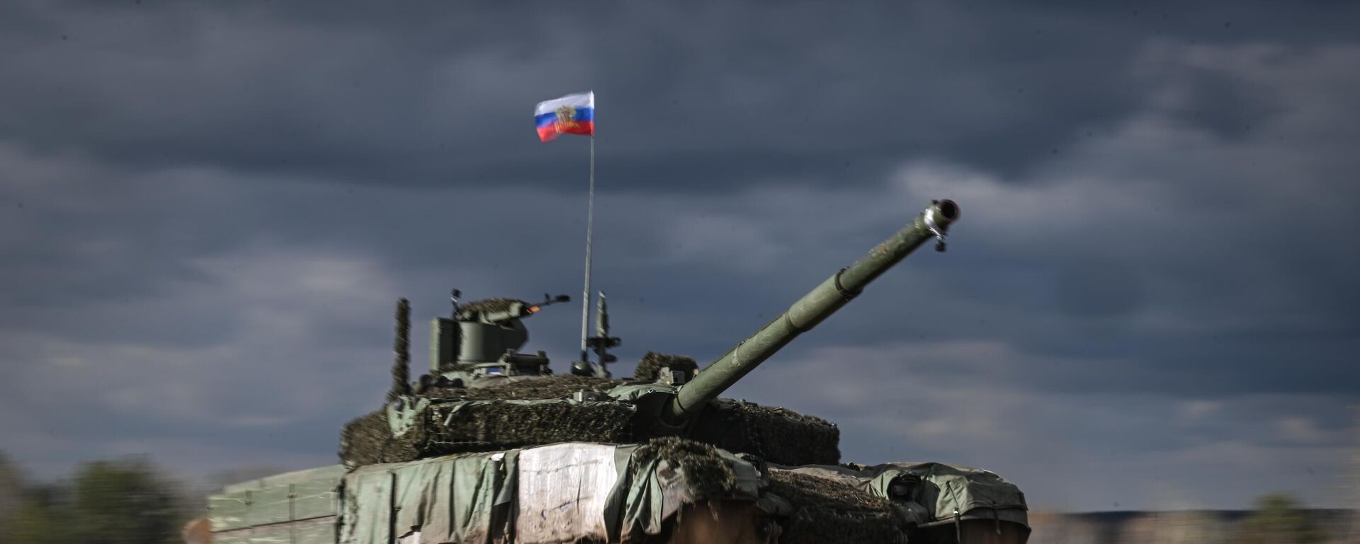 Boyevoe slajivanie ekipajey tankov T-90M Proriv v zone SVO - Sputnik O‘zbekiston, 1920, 22.11.2025