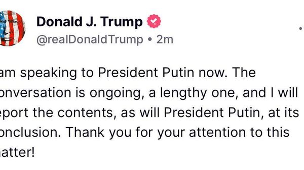 Трамп заявил, что прямо сейчас разговаривает с Путиным по телефону - Sputnik Узбекистан