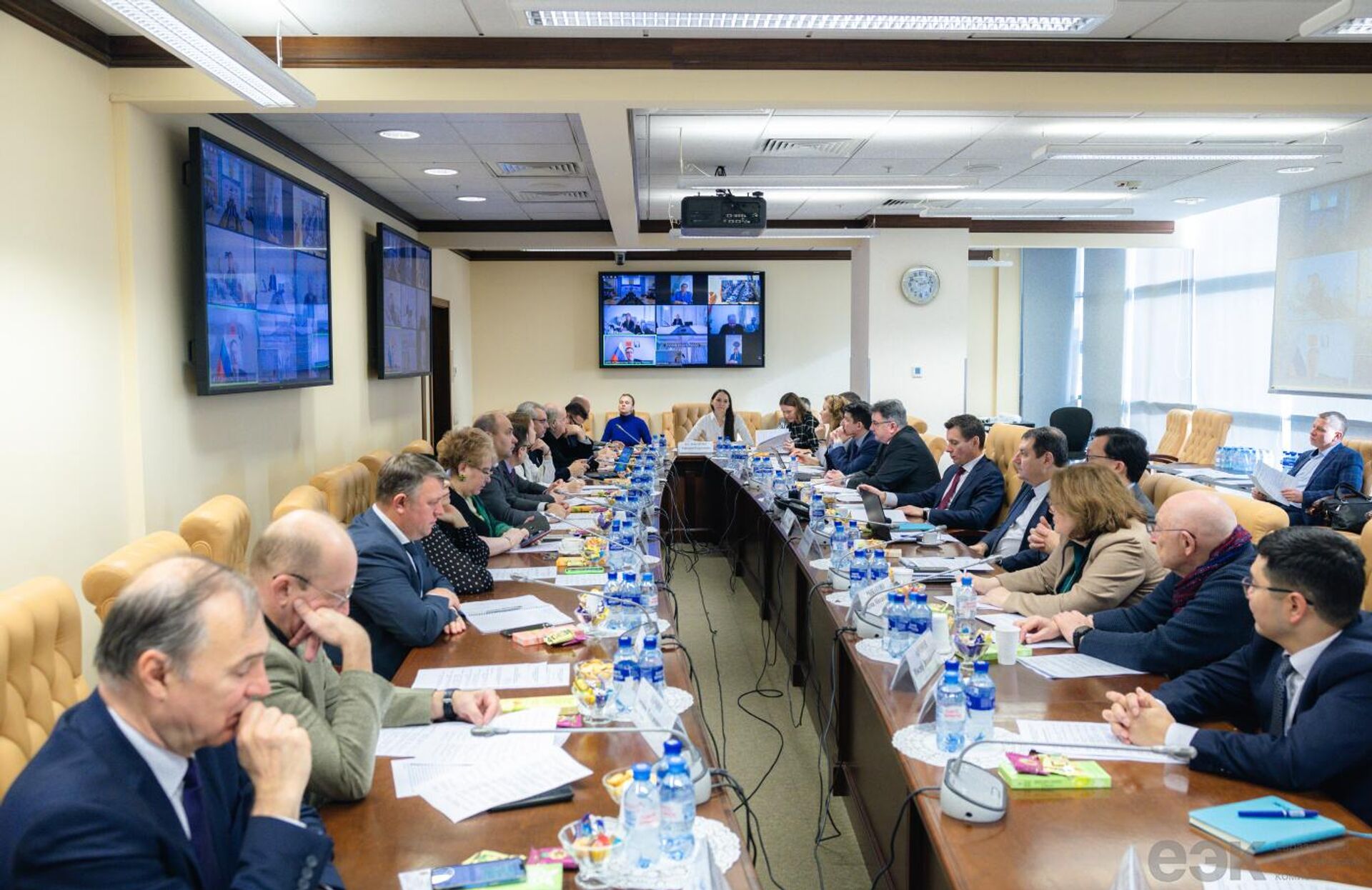 ЕЭК обсудила с бизнесом стран ЕАЭС барьеры во взаимной торговле с Узбекистаном - Sputnik Узбекистан, 1920, 17.10.2025