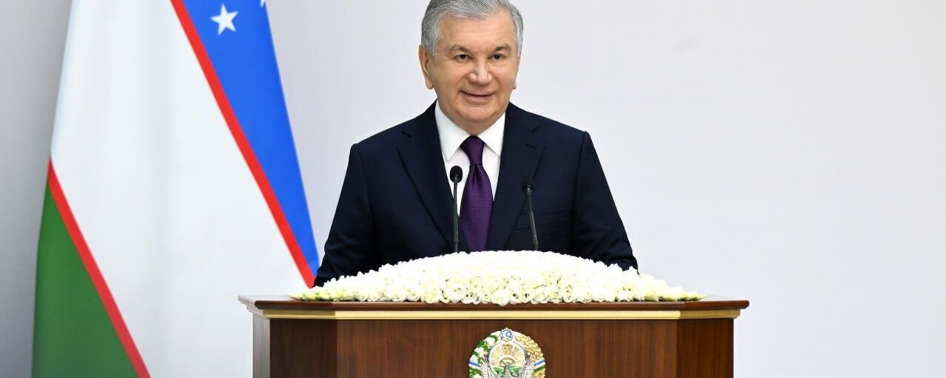 Шавкат Мирзиёев провел встречу с активом и ветеранами профсоюзного движения. - Sputnik Узбекистан, 1920, 17.10.2025