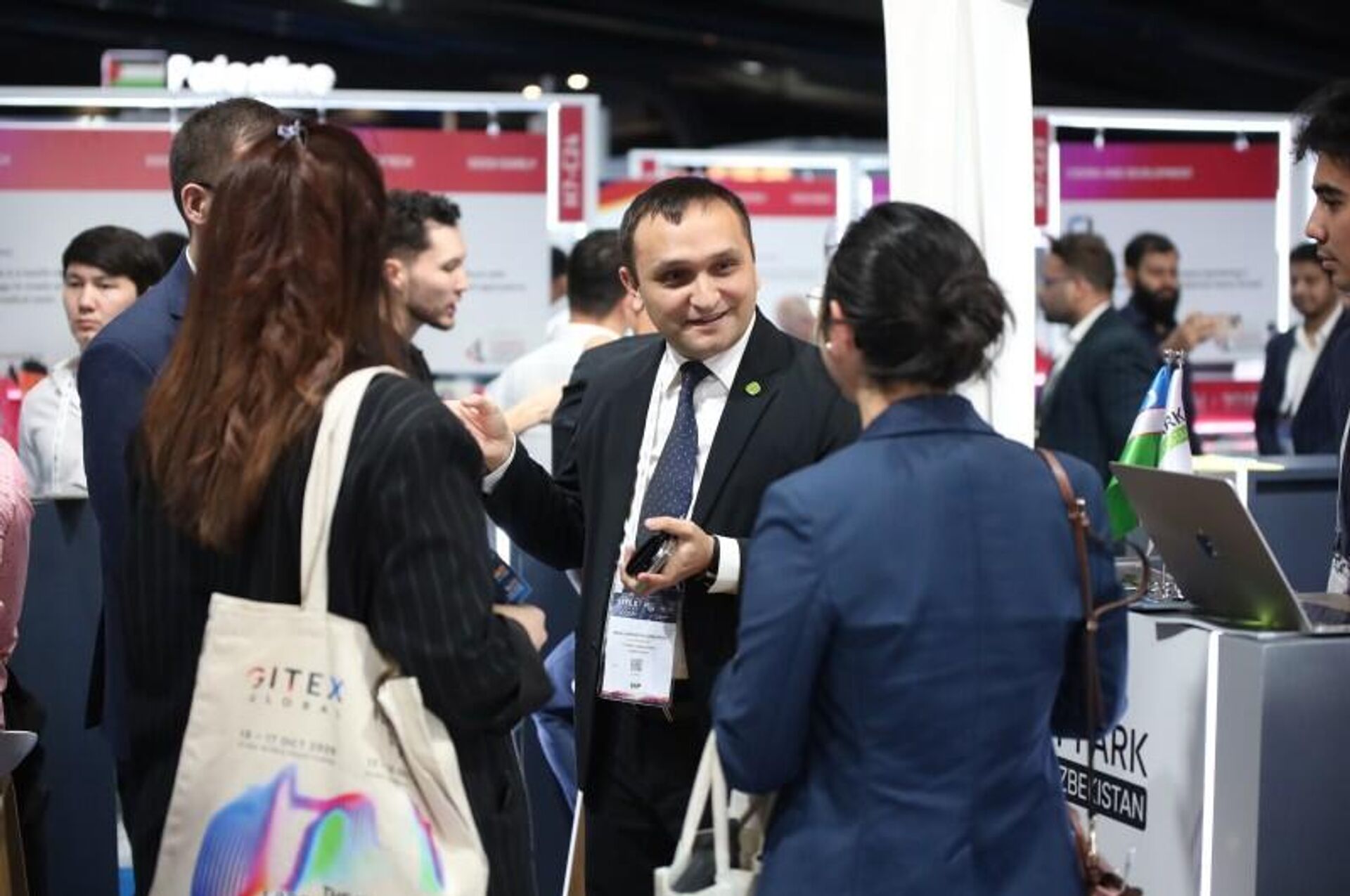 Узбекистан принял участие выставке GITEX Global в Дубае. Узбекистан принял участие выставке GITEX Global в Дубае. - Sputnik Узбекистан, 1920, 18.10.2025