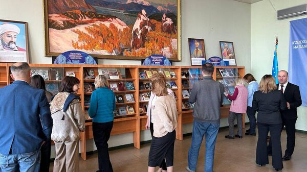 В Новосибирске провели вечер узбекского языка и культуры - Sputnik Узбекистан