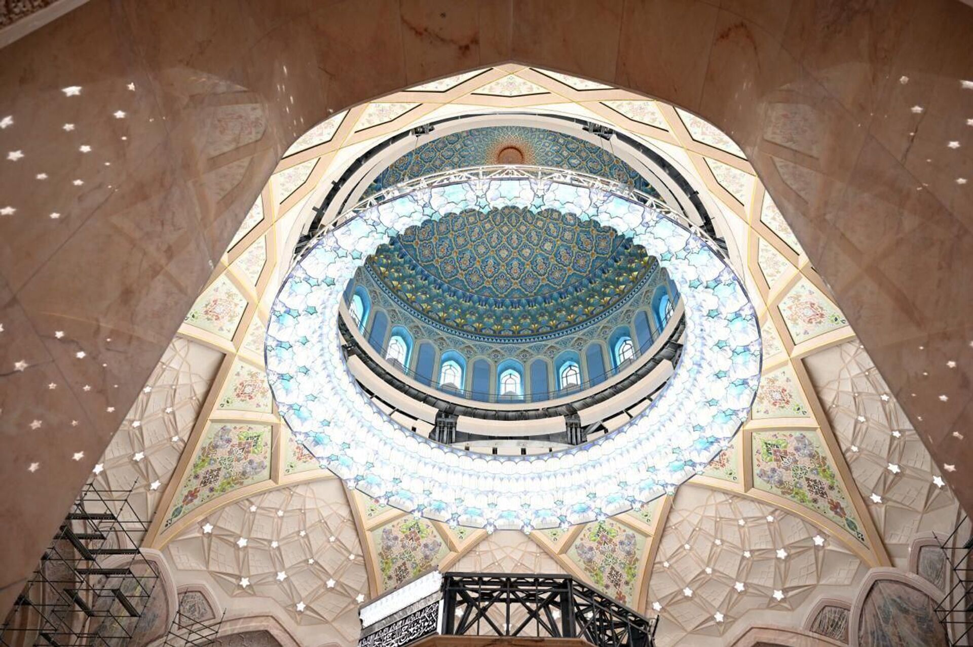 Шавкат Мирзиёев посетил Центр исламской цивилизации - Sputnik Узбекистан, 1920, 20.10.2025