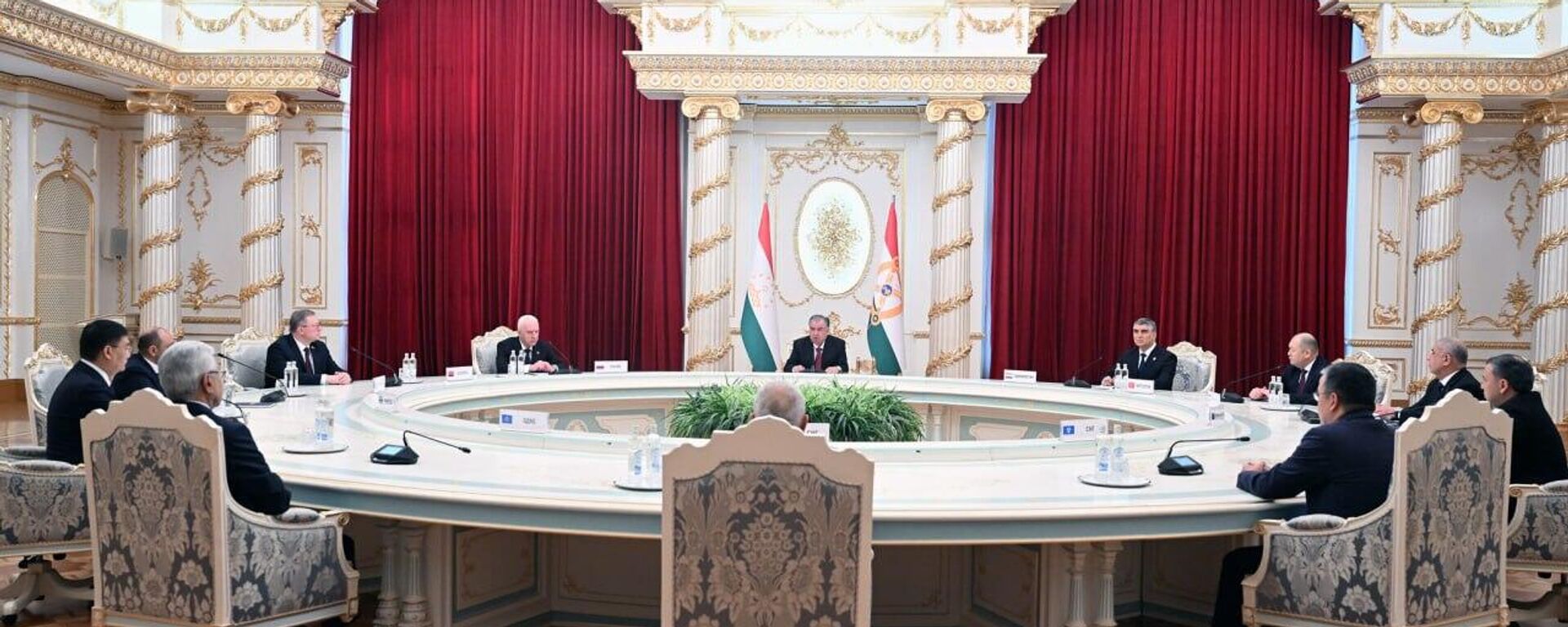 Президент Таджикистана Эмомали Рахмон принял генпрокуроров стран СНГ - Sputnik Ўзбекистон, 1920, 21.10.2025