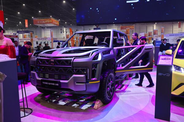 BYD Yangwang U8 - Sputnik Ўзбекистон