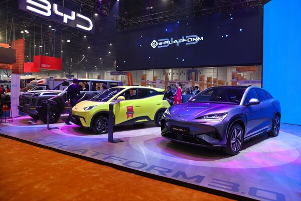 BYD стенди (Build Your Dreams) - Sputnik Ўзбекистон