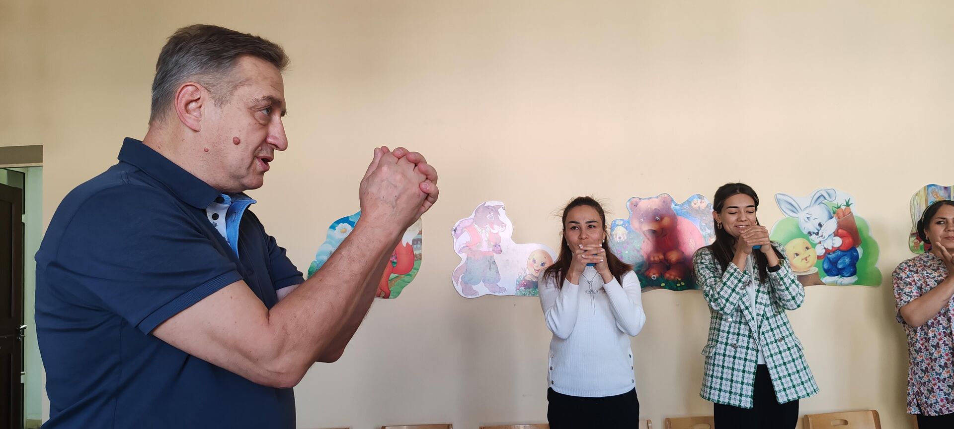 Российский эксперт провел в Самарканде мастер-класс для тех, кто помогает особенным детям - Sputnik Узбекистан, 1920, 23.10.2025