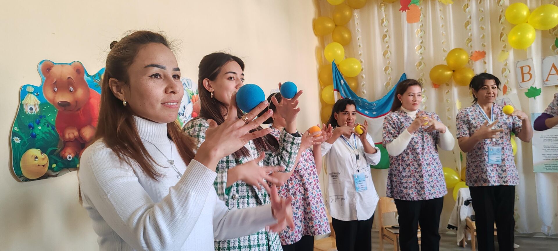 Российский эксперт провел в Самарканде мастер-класс для тех, кто помогает особенным детям - Sputnik Узбекистан, 1920, 23.10.2025