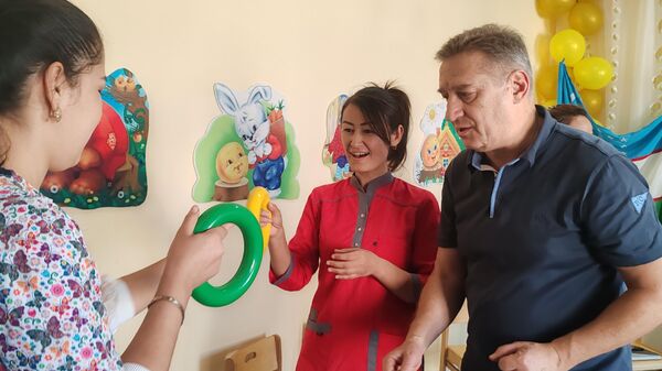 Российский эксперт провел в Самарканде мастер-класс для тех, кто помогает особенным детям - Sputnik Узбекистан