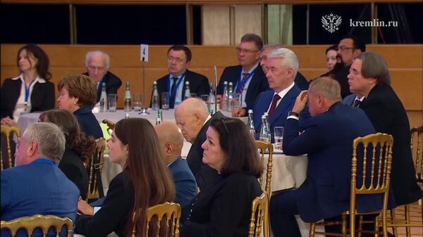 Владимир Путин в ходе съезда Русского географического общества предложил объявить 2027 год Годом географии, сообщает Кремль - Sputnik Узбекистан