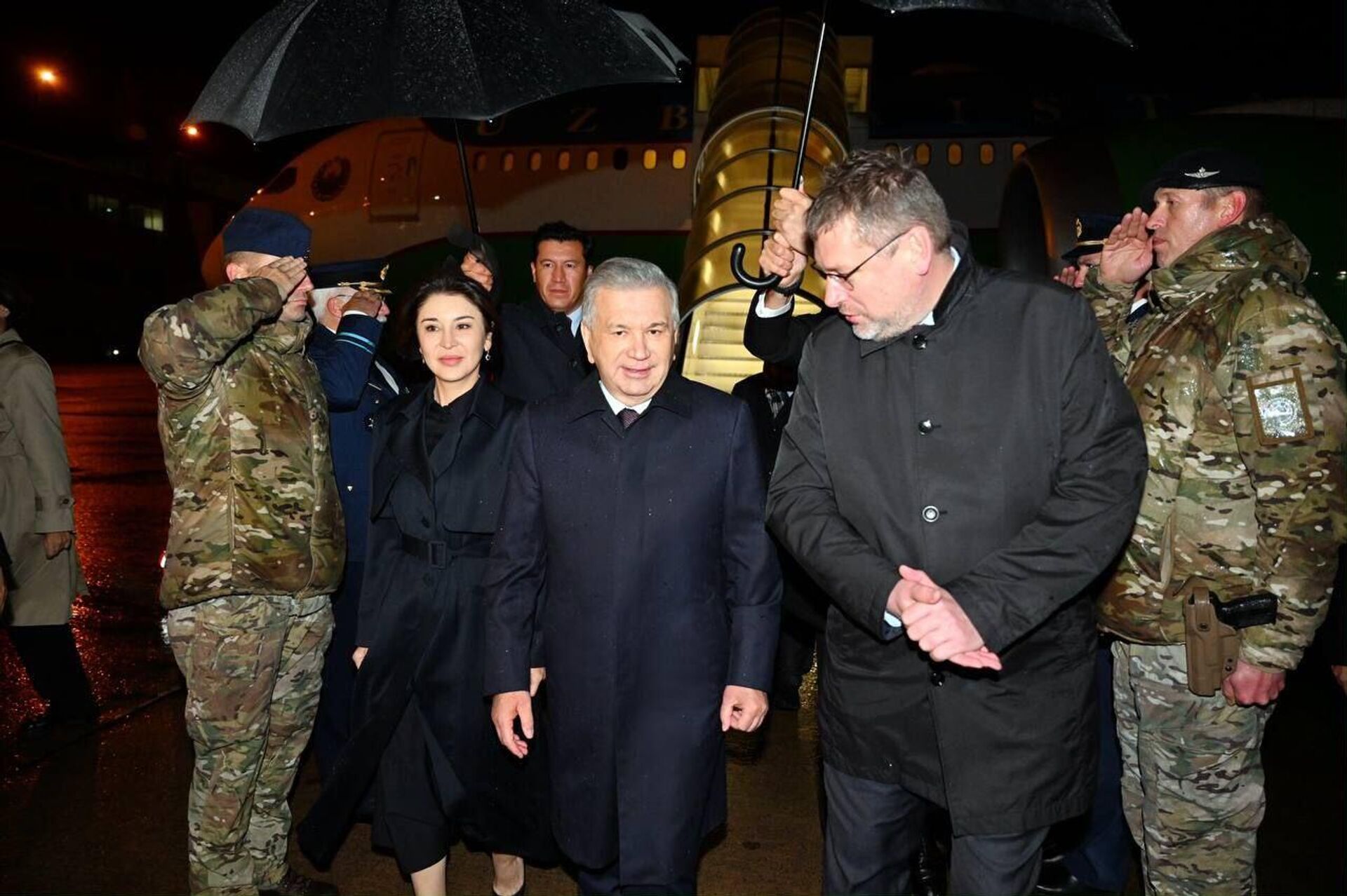 Шавкат Мирзиёев прибыл в Брюссель с официальным визитом - Sputnik Узбекистан, 1920, 24.10.2025