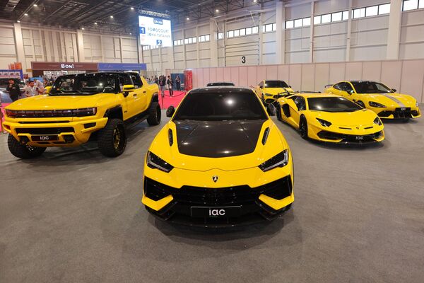 Lamborghini Urus марказда - Sputnik Ўзбекистон