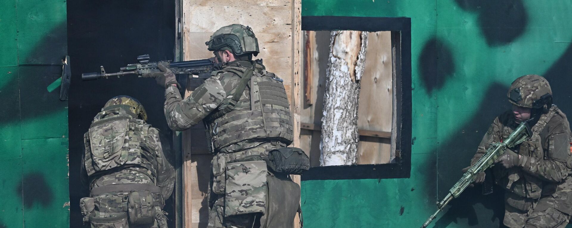 Тренировка подразделения спецназа группировки Центр - Sputnik Ўзбекистон, 1920, 16.11.2025