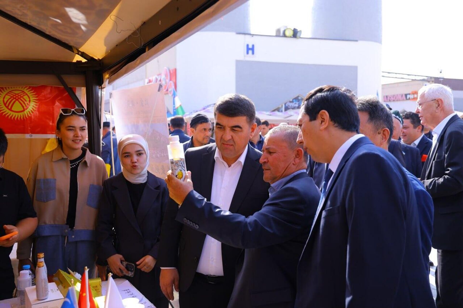 Открытие IV Международного фестиваля меда - Sputnik Узбекистан, 1920, 24.10.2025