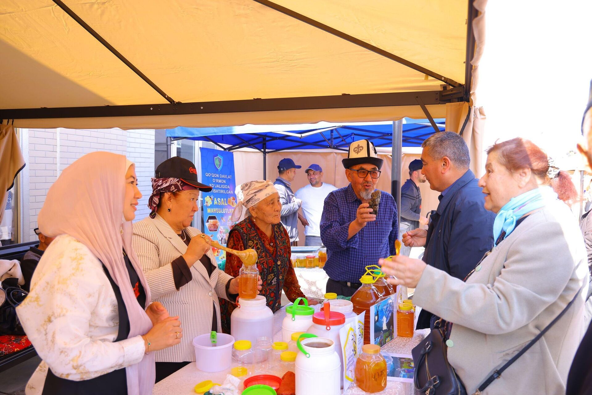 Открытие IV Международного фестиваля меда - Sputnik Узбекистан, 1920, 24.10.2025