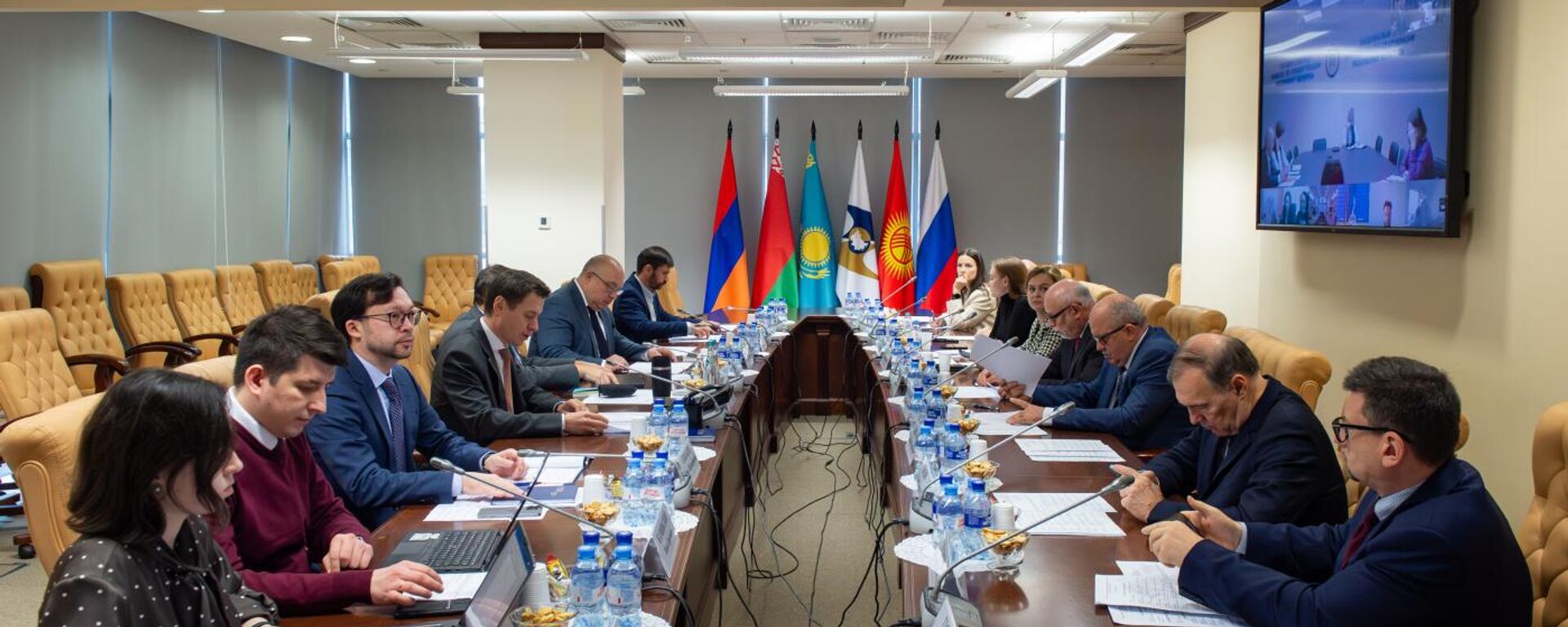 В Комиссии прошел семинар по расширению возможностей торговли стран ЕАЭС с Китаем. - Sputnik Узбекистан, 1920, 25.10.2025