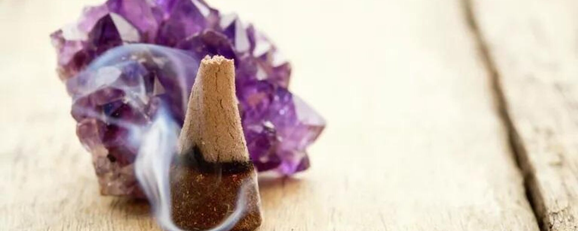 Благовония в конусе. Архивное фото Благовония в конусе. Архивное фото - Sputnik Узбекистан, 1920, 27.10.2025