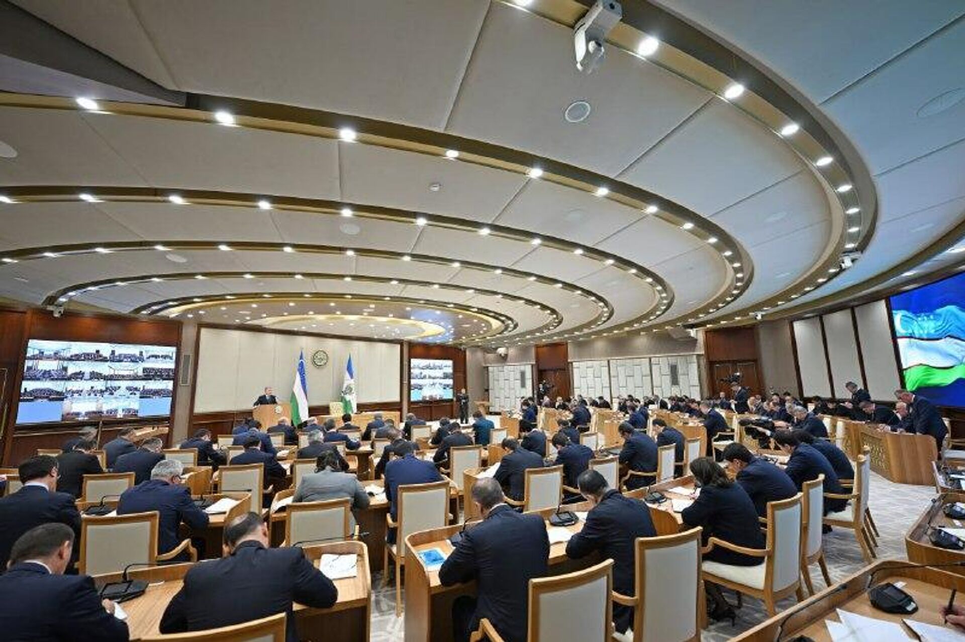 В Узбекистане планируется довести в 2026 году объем ВВП до более чем $150 млрд - Sputnik Узбекистан, 1920, 28.10.2025