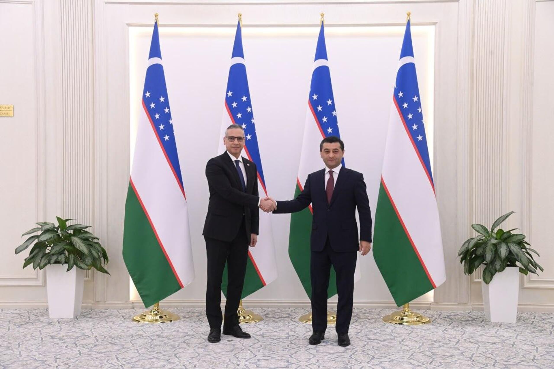 Бахтиёр Саидов принял верительные грамоты от ряда вновь назначенных послов - Sputnik Ўзбекистон, 1920, 28.10.2025