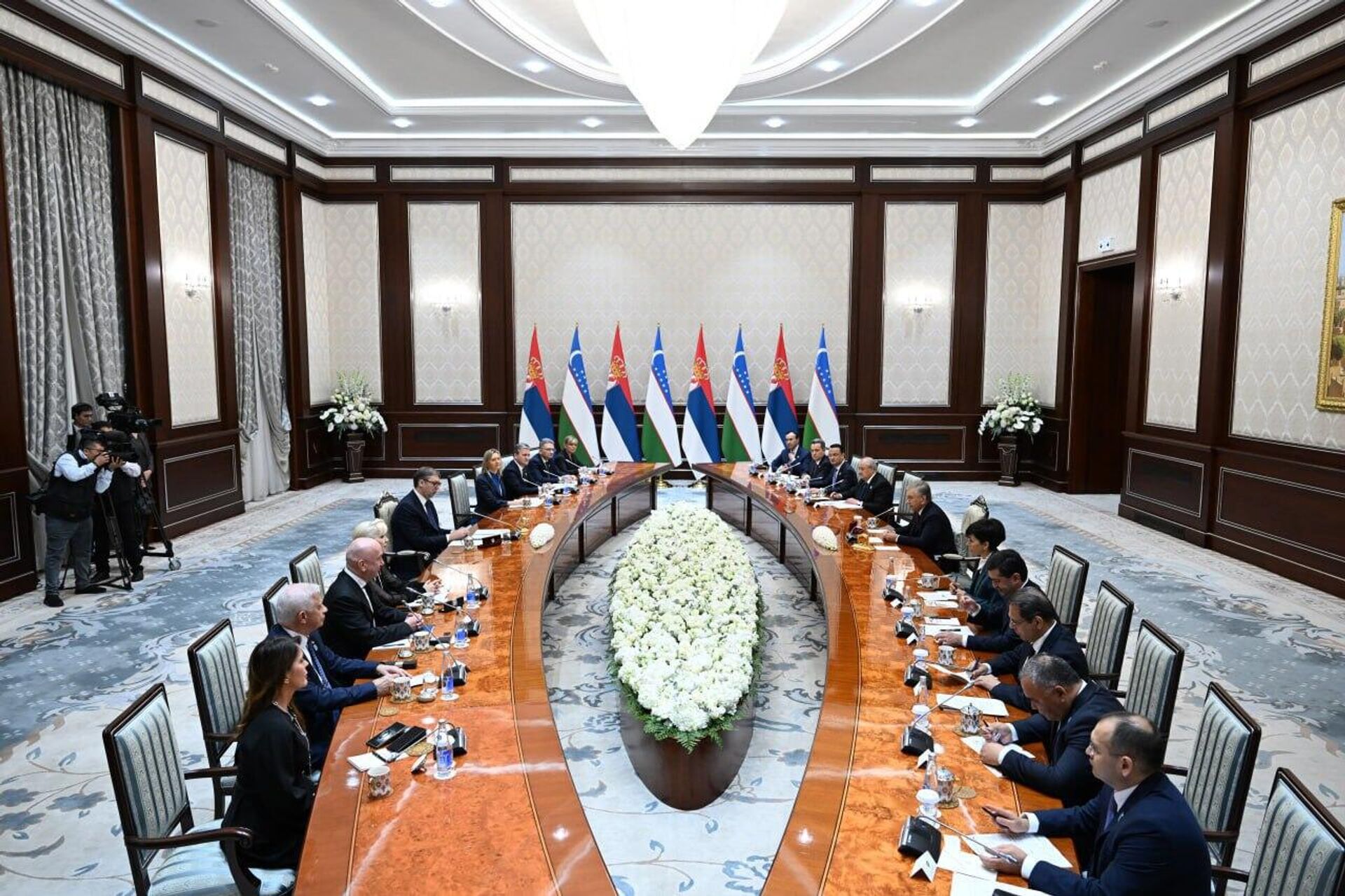 Cостоялись переговоры президента Узбекистана Шавката Мирзиёева и президента Сербии Александра Вучича - Sputnik Ўзбекистон, 1920, 28.10.2025