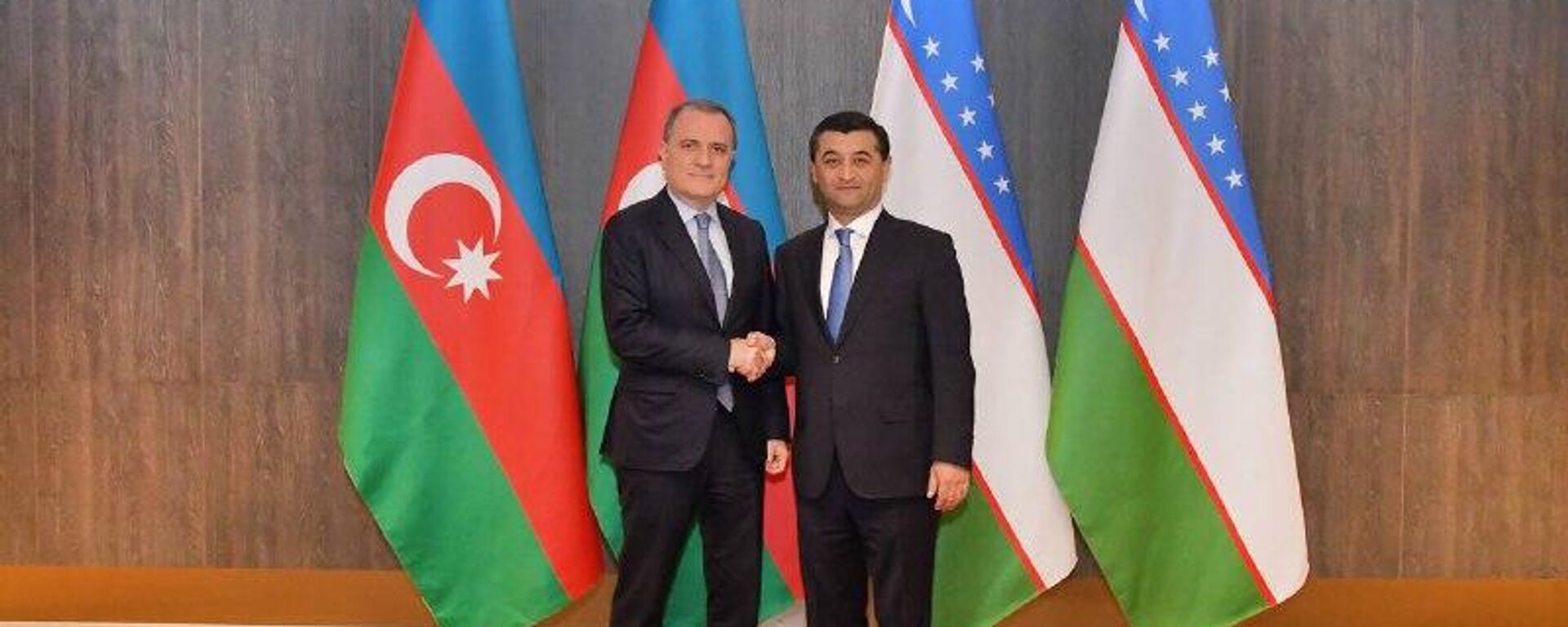 Глава МИД Узбекистана Бахтиёр Саидов провел встречу с министром иностранных дел Азербайджана Джейхуном Байрамовым - Sputnik Узбекистан, 1920, 30.10.2025