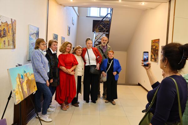 Рассом билан гуруҳ фотосурати - Sputnik Ўзбекистон