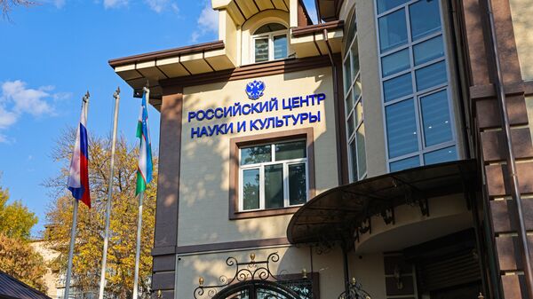 Диалог культур: выставка Ирины Коваленко в Русском доме в Ташкенте - Sputnik Узбекистан