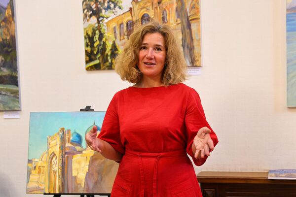 Ирина Коваленко &quot;Маданиятлар мулоқоти&quot; — кўргазмаси очилишида - Sputnik Ўзбекистон