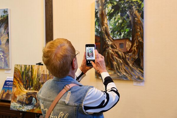 Кўргазма меҳмони - Sputnik Ўзбекистон