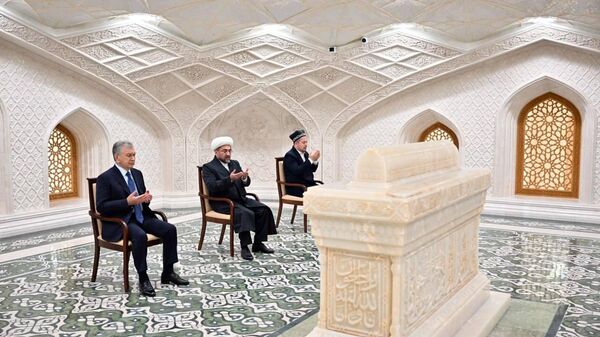 Шавкат Мирзиёев прибыл в Самарканд для участия в 43-й сессии Генеральной конференции ЮНЕСКО - Sputnik Ўзбекистон