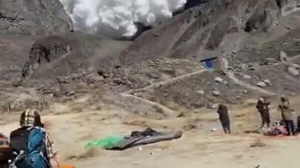 В Непале лавина накрыла палаточный лагерь с туристами - Sputnik Узбекистан