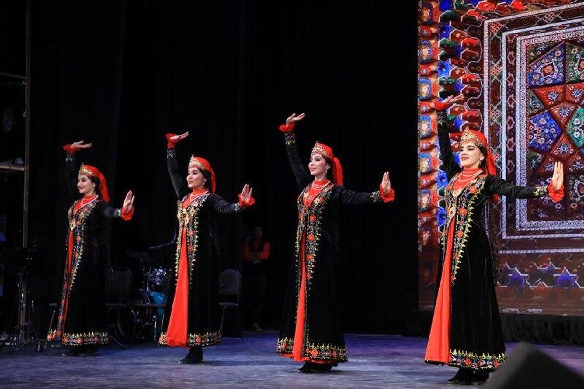 В Самарканде прошел совместный концерт артистов из Узбекистана и Словакии В Самарканде прошел совместный концерт артистов из Узбекистана и Словакии - Sputnik Ўзбекистон, 1920, 01.11.2025