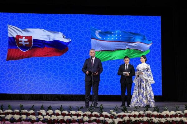 В Самарканде прошел совместный концерт артистов из Узбекистана и Словакии - Sputnik Узбекистан