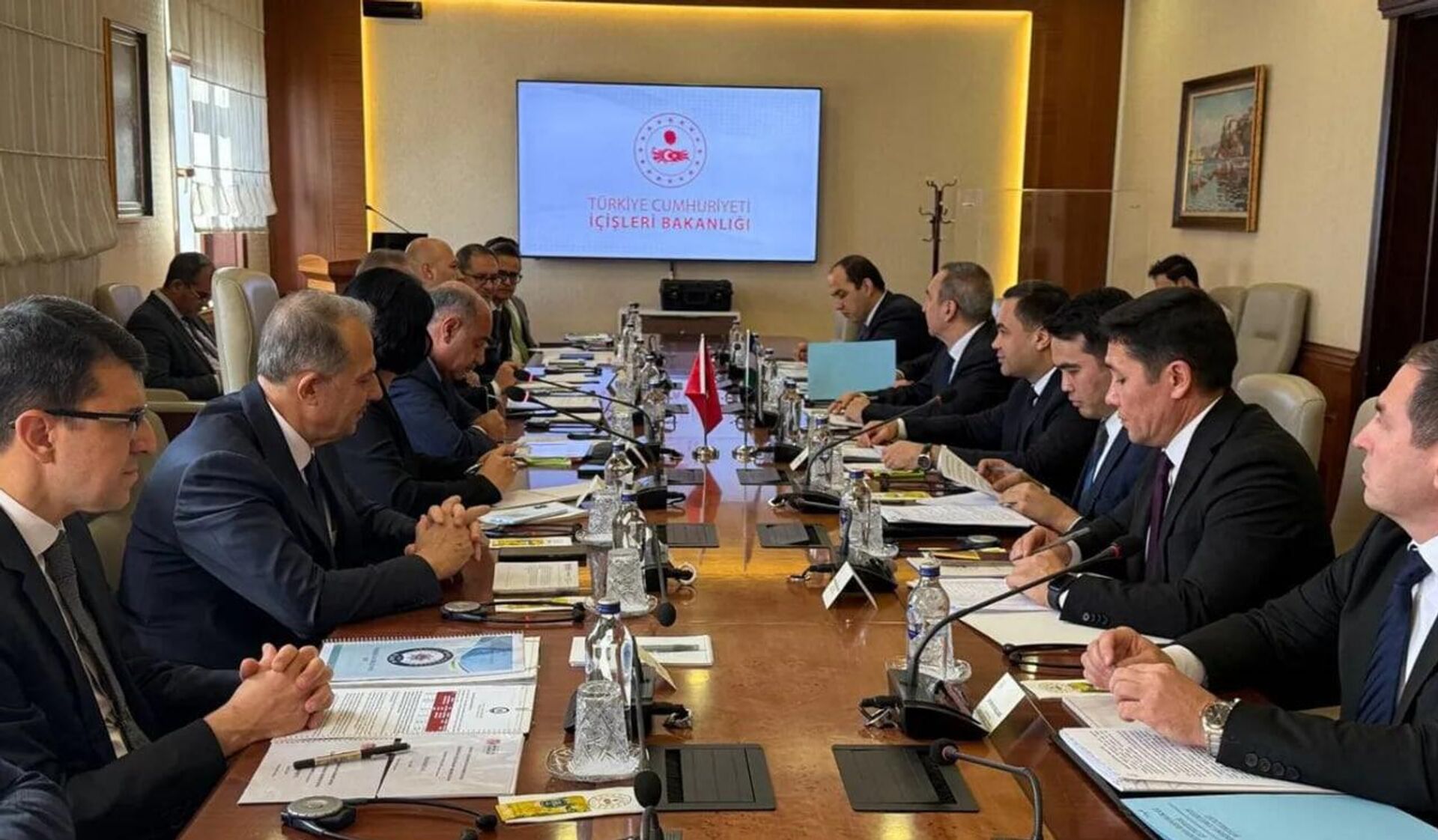 В рамках рабочей поездки делегации Узбекистана в Анкару состоялась встреча в МВД Турции. - Sputnik Узбекистан, 1920, 01.11.2025