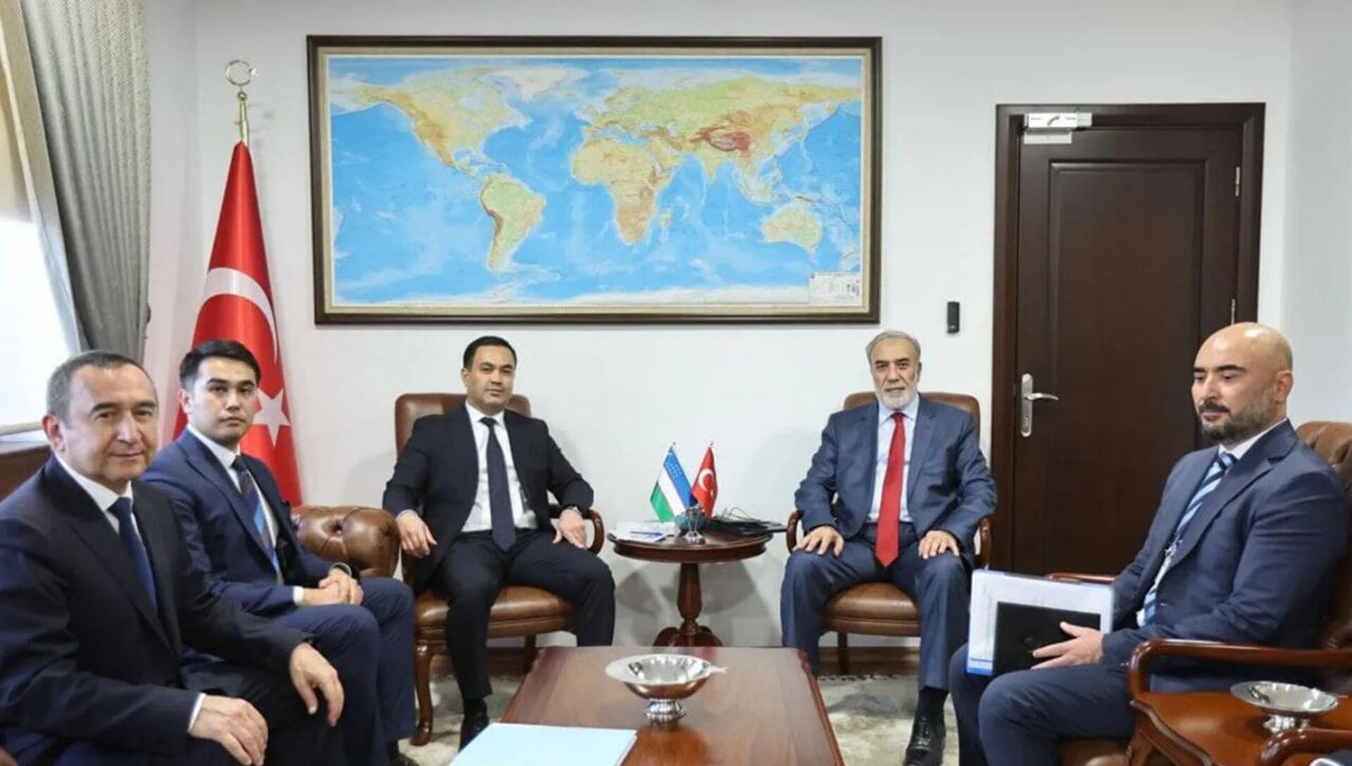 В рамках рабочей поездки делегации Узбекистана в Анкару состоялась встреча в МИД Турции. - Sputnik Узбекистан, 1920, 01.11.2025