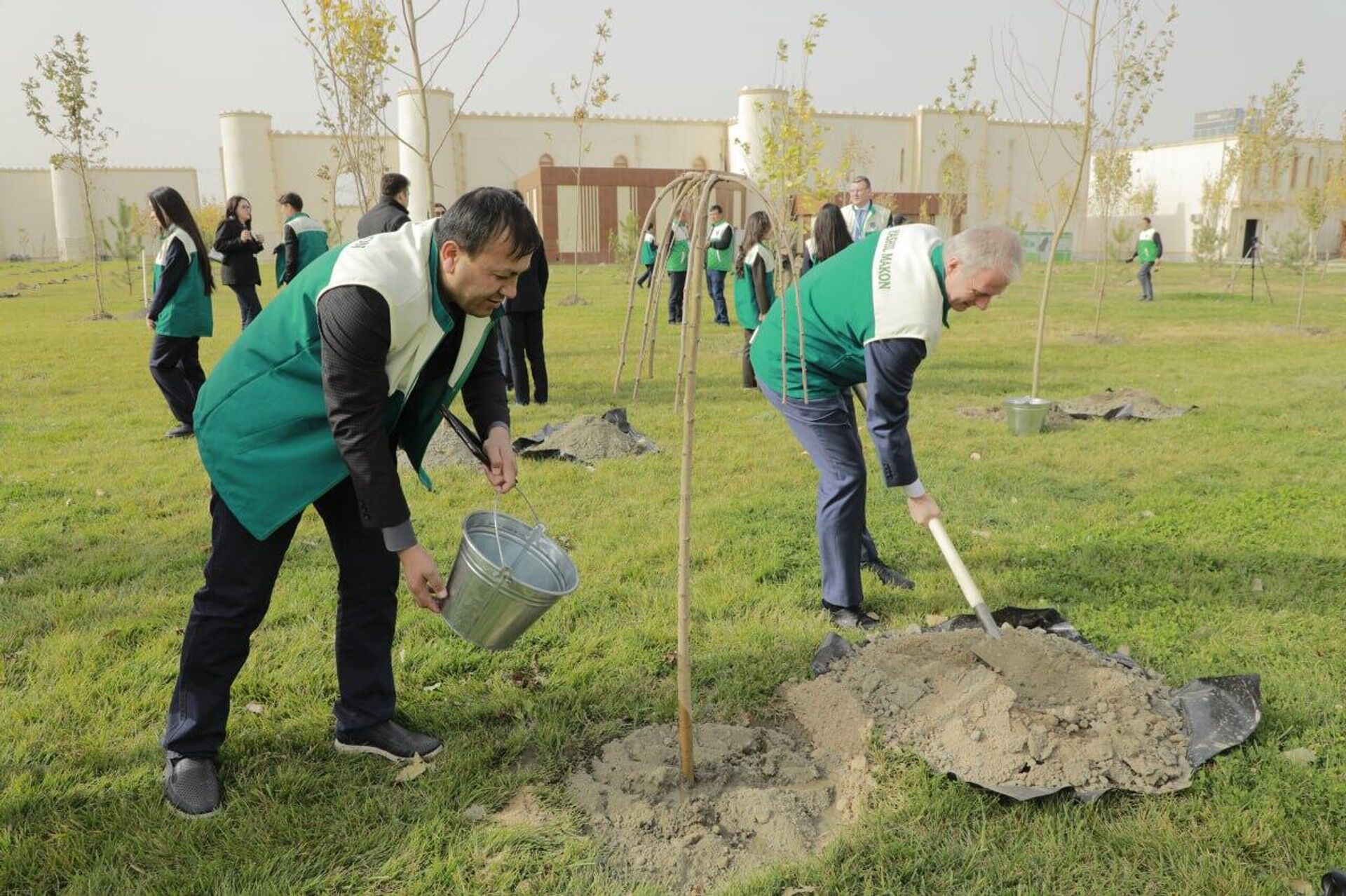 В рамках мероприятий 43-й сессии Генконференции ЮНЕСКО в Самарканде создан зеленый парк — миниатюрная версия знаменитых садов Амира Темура. В рамках мероприятий 43-й сессии Генконференции ЮНЕСКО в Самарканде создан зеленый парк — миниатюрная версия знаменитых садов Амира Темура. - Sputnik Узбекистан, 1920, 01.11.2025