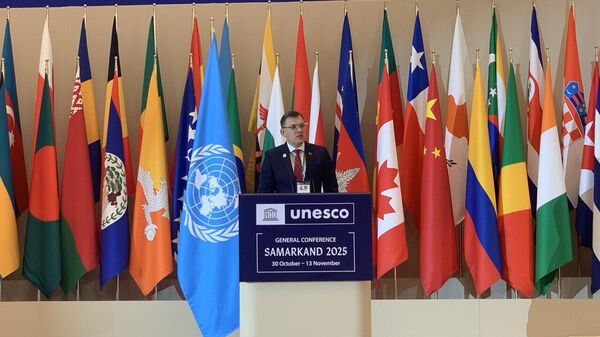 На 43-й сессии Генконференции ЮНЕСКО в Самарканде выступил глава делегации Республики Беларусь Юрий Амбразевич. - Sputnik Узбекистан