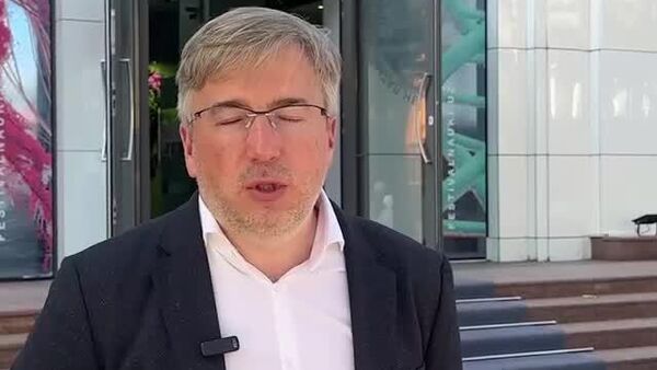 Квантовый драйв, смерч в бутылке, огонь на руке и гейзер в колбе: в Ташкенте проходит Открытая неделя науки БРИКС+ - Sputnik Узбекистан