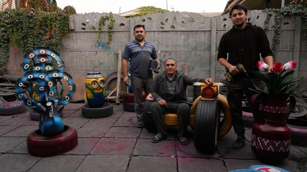 Декорации из непригодных шин: мастер, превращающий отходы в искусство  - Sputnik Узбекистан