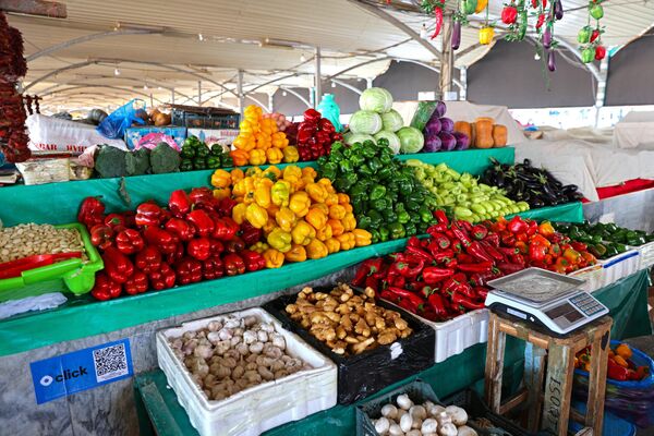 Плодоовощная продукция на прилавке - Sputnik Узбекистан